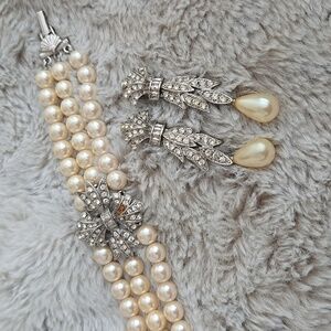 Silver earrings with diamonds and pearl (clip on) and complementary braclet